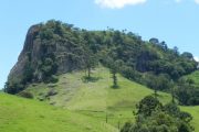 Pedra do Cruzeiro em Gonçalves MG. Roteiro realizado pela Mantiqueira Ecoturismo, agência de turismo que realiza passeios, trilhas e caminhadas em Gonçalves Mg na Serra da Mantiqueira