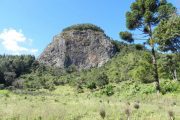 Pedra Chanfrada em Gonçalves MG. Roteiro realizado pela Mantiqueira Ecoturismo, agência de turismo que realiza passeios, trilhas e caminhadas em Gonçalves Mg na Serra da Mantiqueira