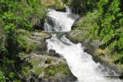 Cachoeira do Simão, no passeio da Trilha das Cachoeiras realizado pela na trilha das cachoeiras das bromélias, roteiro realizado pela Mantiqueira Ecoturismo, agência de turismo que realiza passeios, trilhas e caminhadas em Gonçalves Mg na Serra da Mantiqueira