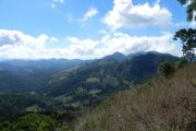 Vista do topo da pedra Chanfrada em Gonçalves MG. Roteiro realizado pela Mantiqueira Ecoturismo, agência de turismo que realiza passeios, trilhas e caminhadas em Gonçalves Mg na Serra da Mantiqueira