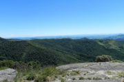 Vista para a região do Sertão do Cantagalo, pedra do Forno em Gonçalves Mg. Roteiro realizado pela Mantiqueira Ecoturismo, agência de turismo que realiza passeios, trilhas e caminhadas em Gonçalves Mg na Serra da Mantiqueira