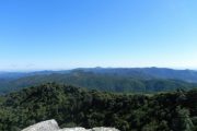 Topo Pedra Bonita em Gonçalves MG. Roteiro realizado pela Mantiqueira Ecoturismo, agência de turismo que realiza passeios, trilhas e caminhadas em Gonçalves Mg na Serra da Mantiqueira