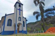 Igreja em um dos bairros rurais, visitada no roteiro do Capivari em Gonçalves MG. Passeio realizado pela Mantiqueira Ecoturismo, agência de turismo que realiza passeios, trilhas e caminhadas em Gonçalves Mg na Serra da Mantiqueira