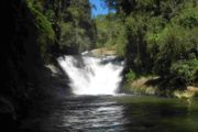 Cachoeira com poço para banho, no roteiro do Capivari em Gonçalves MG. Passeio realizado pela Mantiqueira Ecoturismo, agência de turismo que realiza passeios, trilhas e caminhadas em Gonçalves Mg na Serra da Mantiqueira