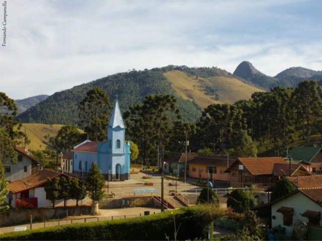 Vista de São Sebastião das Três Orelhas, em Gonçalves MG. Passeio realizado pela Mantiqueira Ecoturismo, agência de turismo que realiza passeios, trilhas e caminhadas em Gonçalves Mg na Serra da Mantiqueira