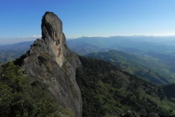 Pedra do Baú, opção de atrativo no roteio de um dia na Serra da Mantiqueira em Gonçalves MG. Roteiro realizado pela Mantiqueira Ecoturismo, agência de turismo que realiza passeios, trilhas e caminhadas em Gonçalves Mg na Serra da Mantiqueira