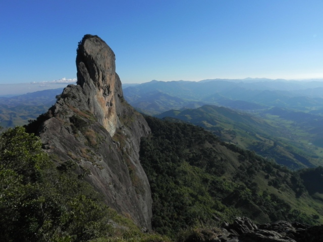 Pedra do Baú, opção de atrativo no roteio de um dia na Serra da Mantiqueira em Gonçalves MG. Roteiro realizado pela Mantiqueira Ecoturismo, agência de turismo que realiza passeios, trilhas e caminhadas em Gonçalves Mg na Serra da Mantiqueira