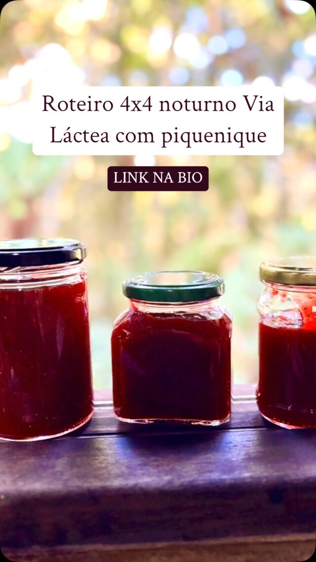 Preparando o segredo que vai adoçar nossa noite sob as estrelas! ✨ Um pouquinho do processo da geleia artesanal que faz parte do nosso delicioso piquenique no 4x4 noturno Via Láctea. Já imaginou essa delícia com o céu de tirar o fôlego? 🌠😋
.
.
#vialáctea 
#observaçãodeestrelas 
#PiqueniqueNoturno
#aventura4x4 
#MinasGerais
#NoiteEstrelada
#serradamantiqueira
#oquefazeremgonçalves #turismoemgonçalves